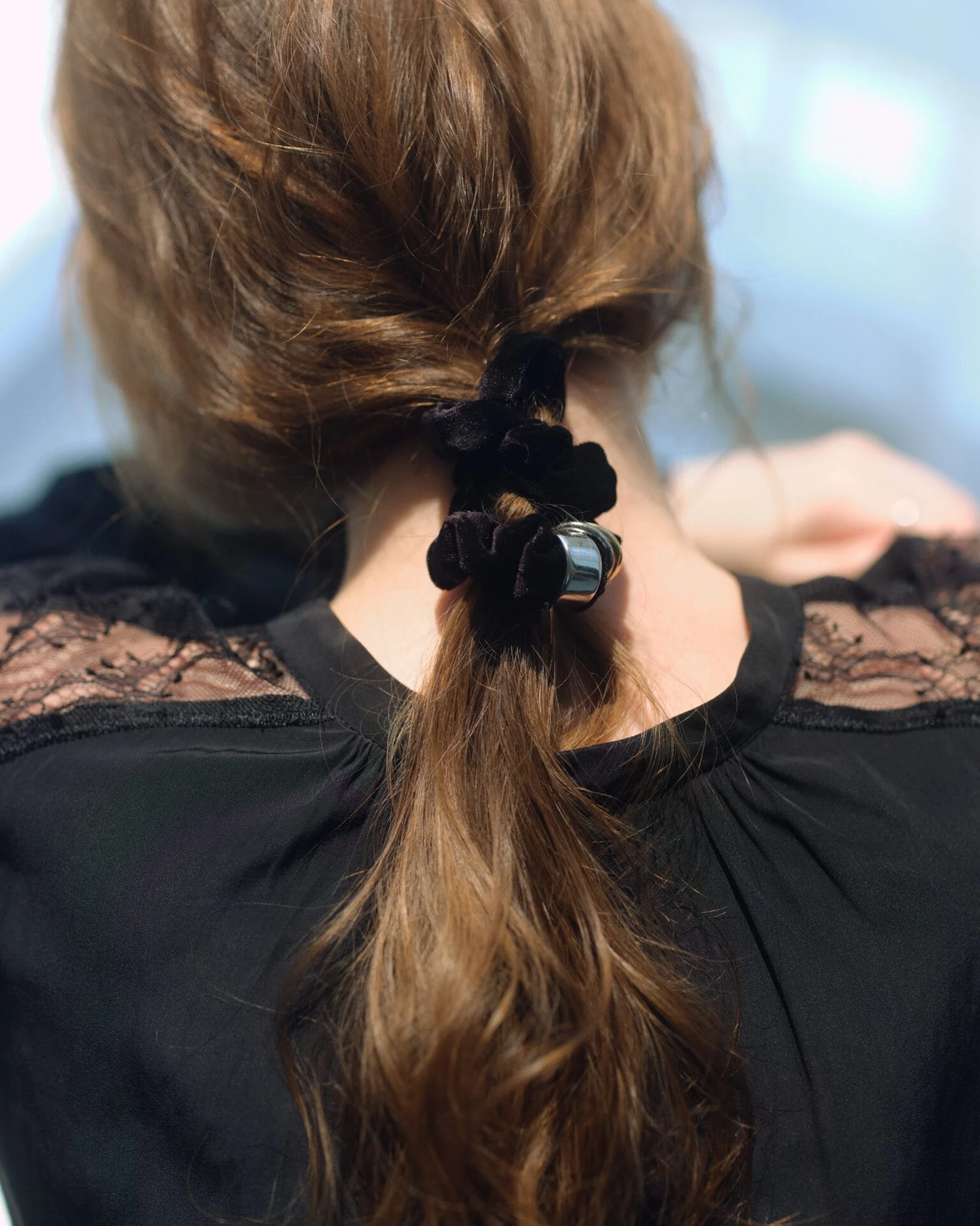 NNのヘアスティック×シュシュのセット着用画像3