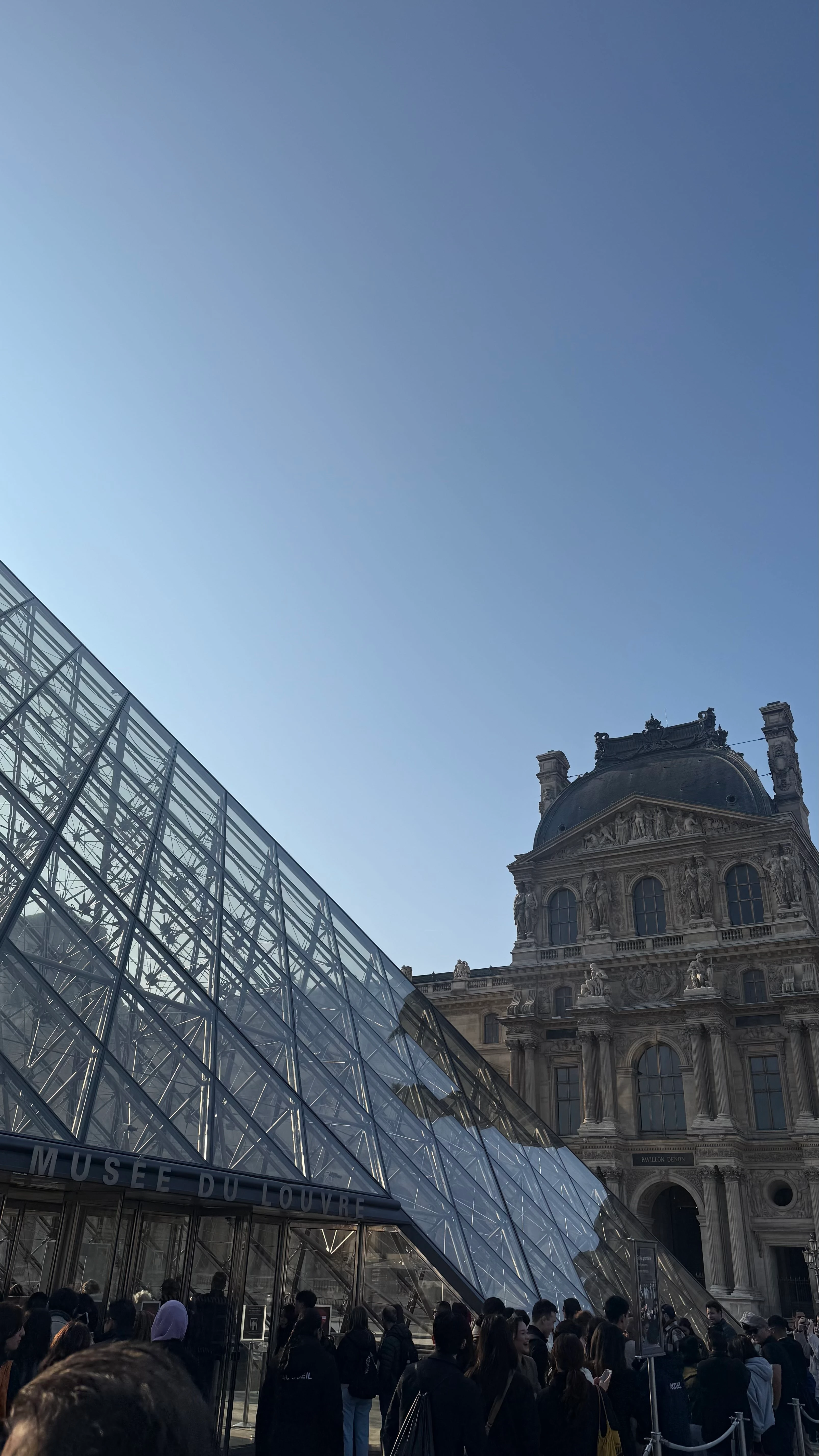 ルーブル美術館。
