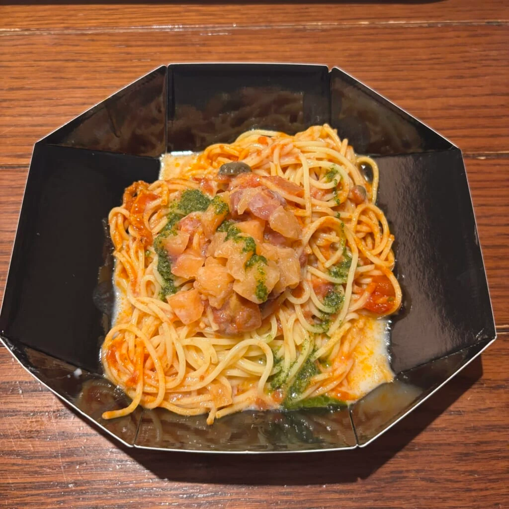 スペシャルセットのシーフードのトマト&豆乳ソースの冷製パスタ