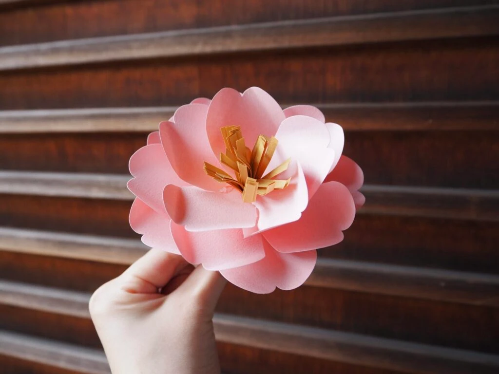 和紙で作られたピンクのお花