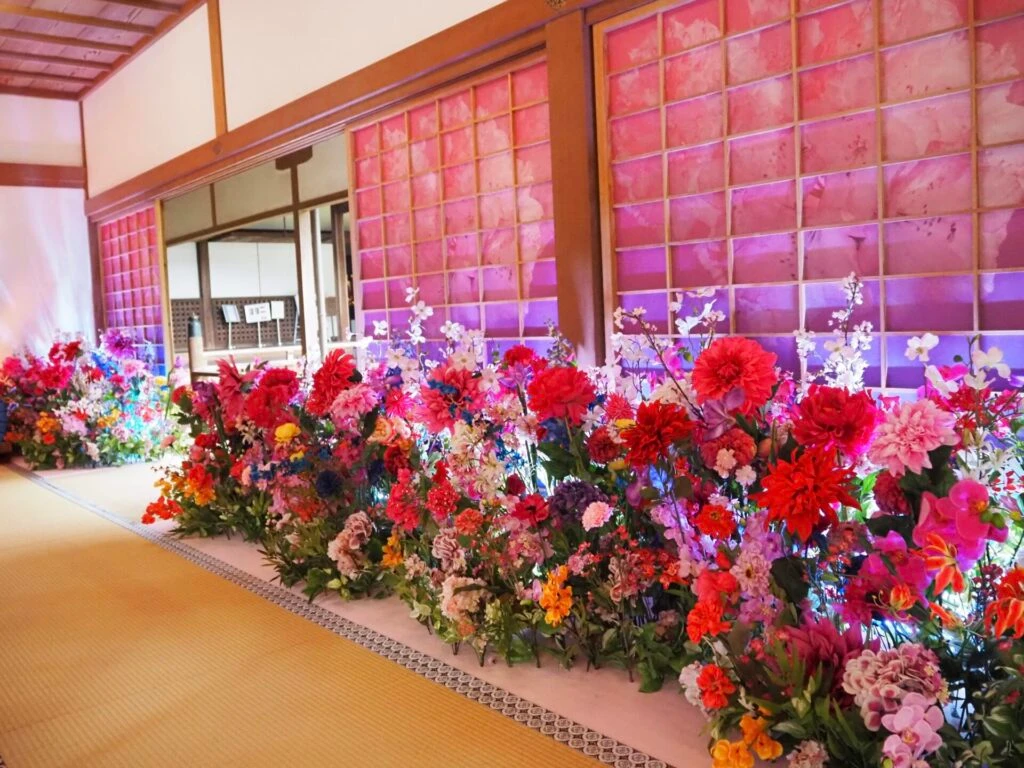 JR東海とのコラボ企画「花の間」の展示