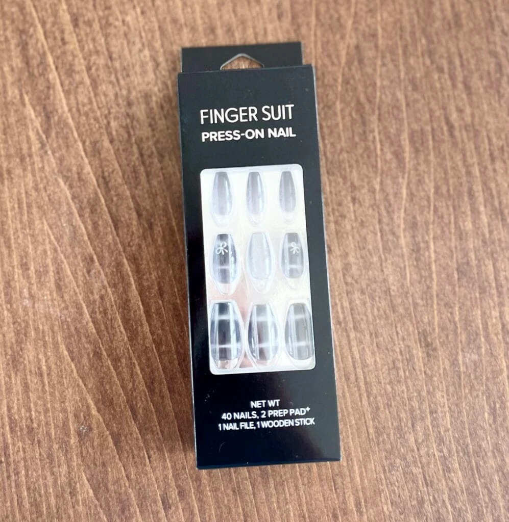 FINGER SUITのネイルチップのパッケージ