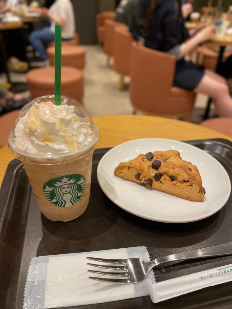 スタバ　新作　アールグレイ　チョコレートチャンクスコーン
