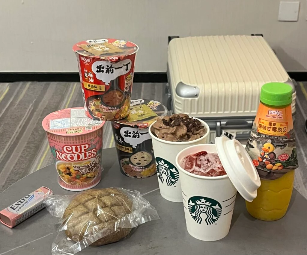 香港ディズニー ホカンス 購入品 スタバ カップラーメン