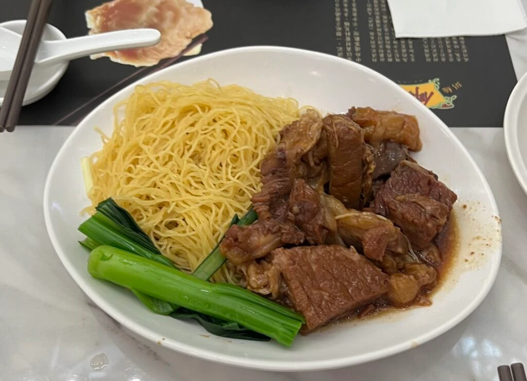 香港国際空港グルメ 「何洪記粥麵專家」 柱侯靚牛腩撈麵