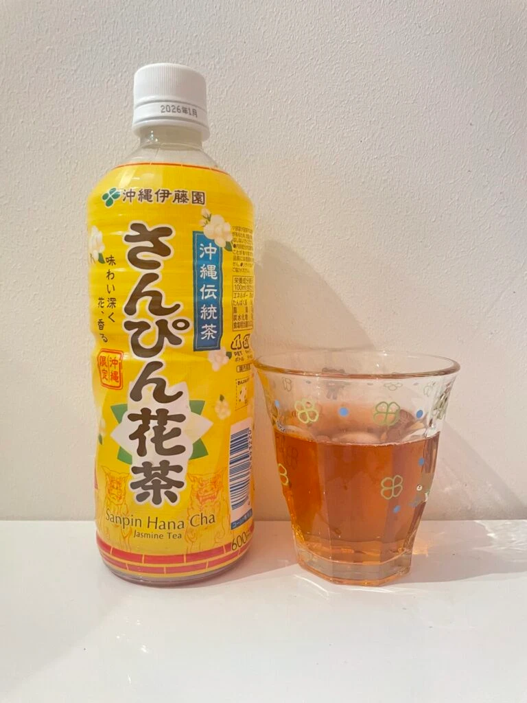 沖縄ポッカさんぴん茶、コップに注いだドリンク