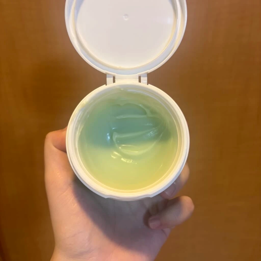 クレンジングバームのフタを開けた様子