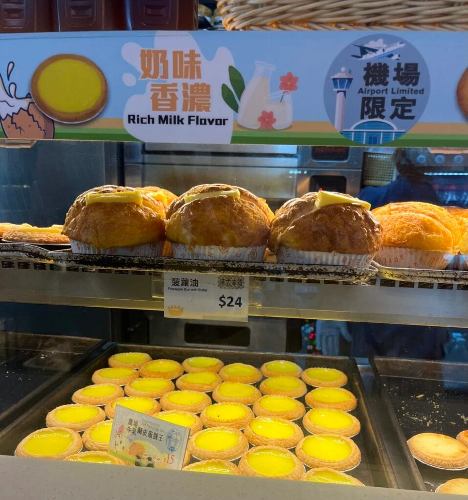 香港国際空港 パイナップルパン 「蛋撻王餅店」 エッグタルト