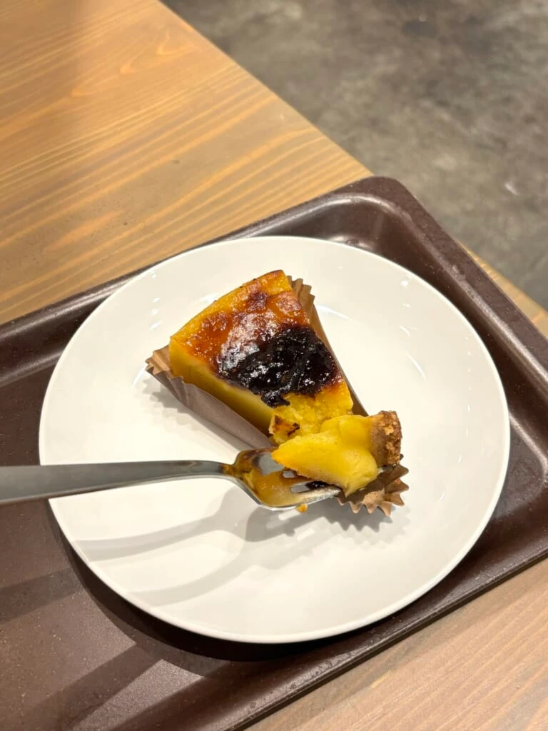 スターバックスの紅はるかと安納芋の焼き蜜芋ケーキ