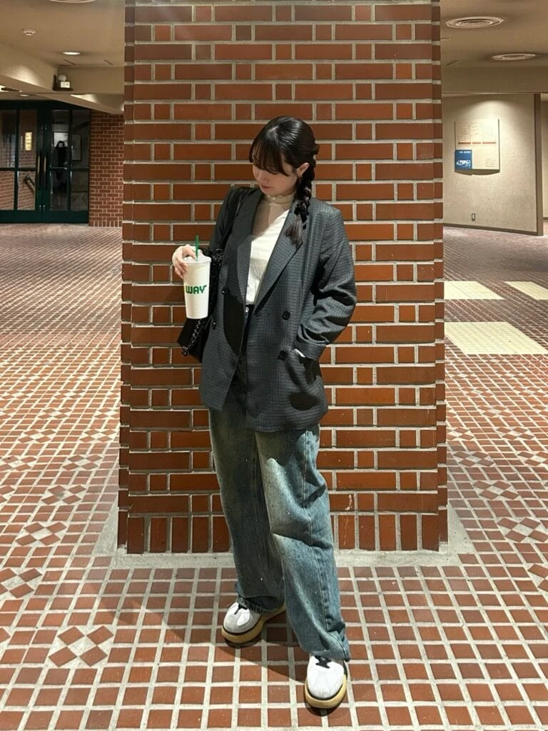 『GU』のチェックジャケットを使ったコーデ