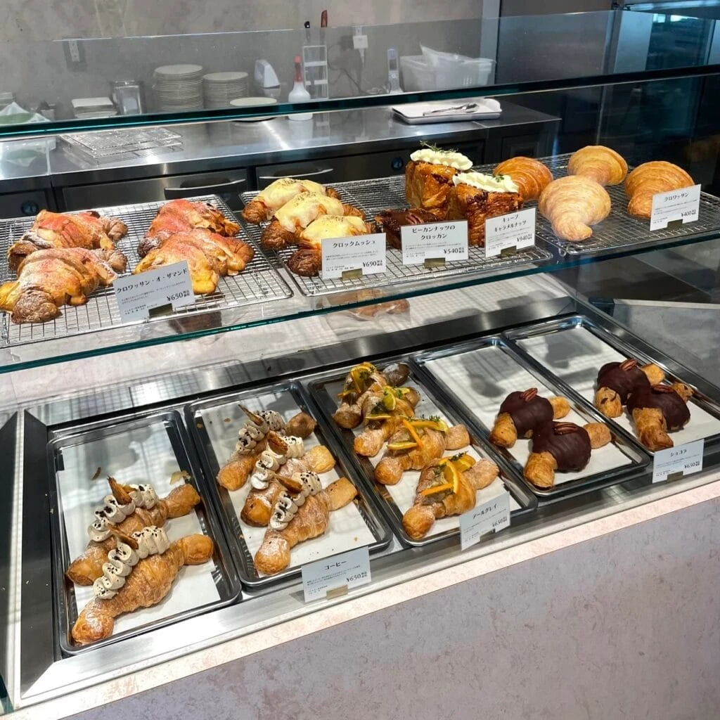 クロワッサンショーケース