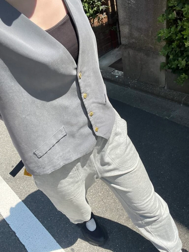 夏　スウェット　コーデ　ベスト　ノースリーブ