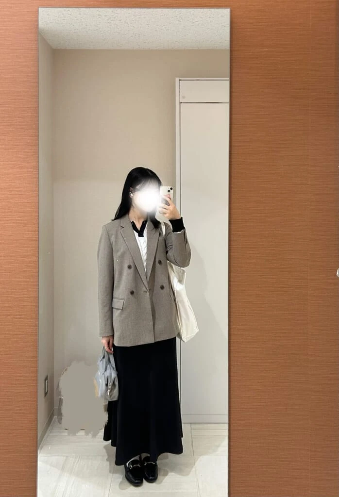 UNIQLOジャケット 全身写真