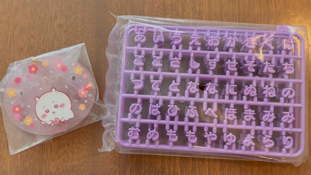 ちいかわパチパチデコネームの箱の中身