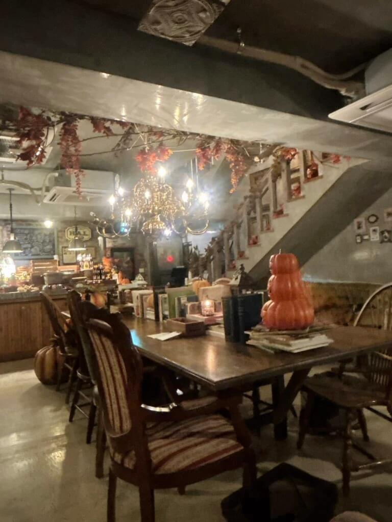 H.A.L.cafeの一階のカウンター席