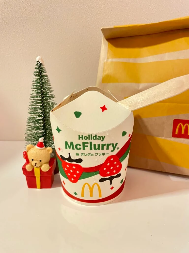 マックフルーリー苺オレオクッキー