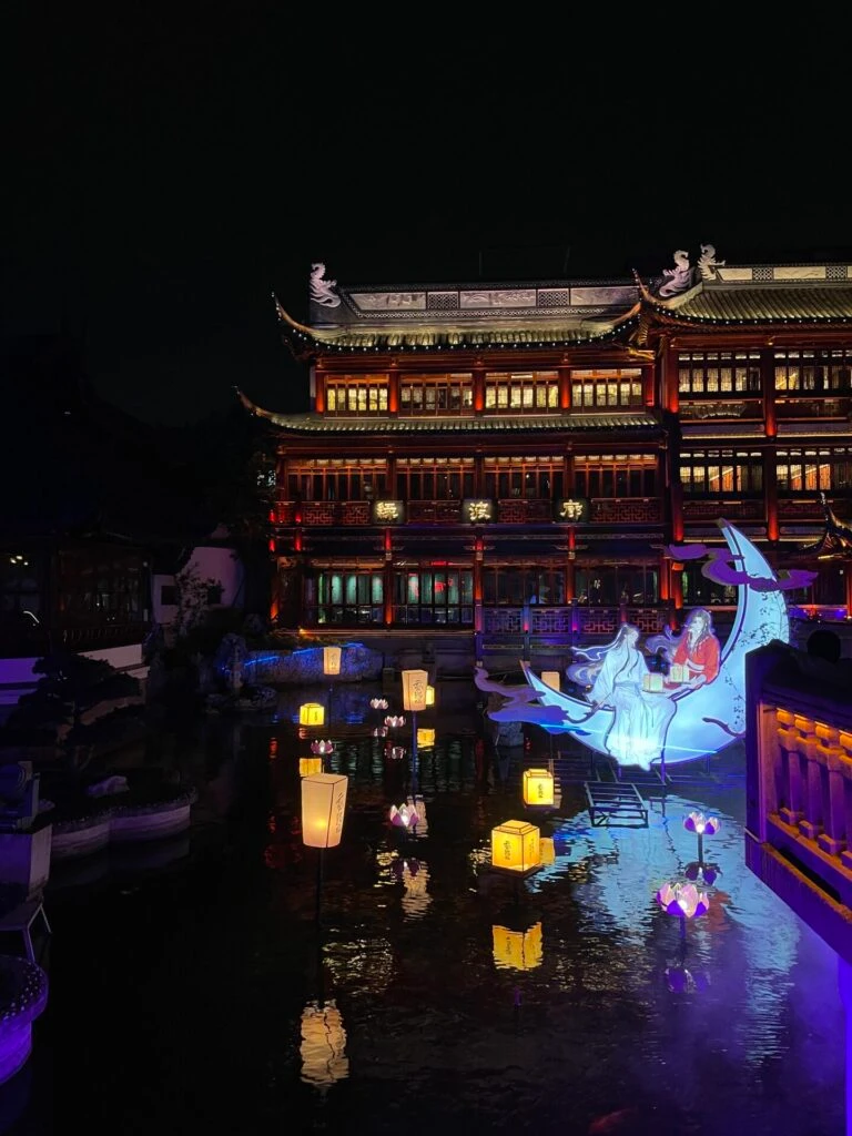 上海　豫園　水辺　城隍廟