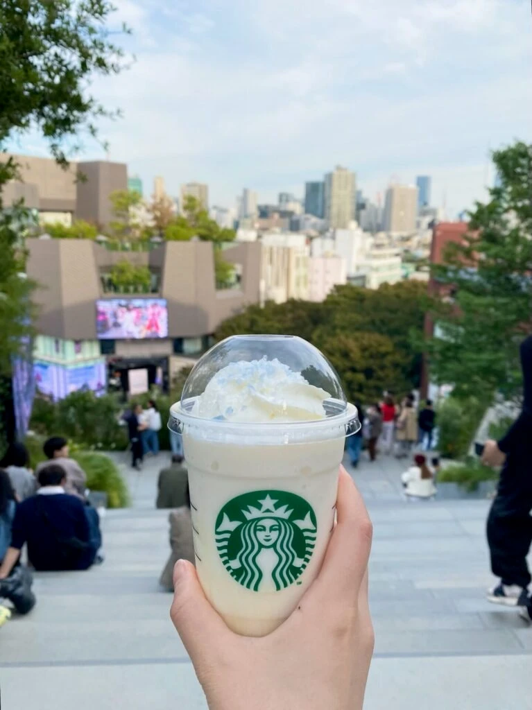 スターバックスコーヒー新作「マカダミアホワイトスノーチョコレートフラペチーノ」