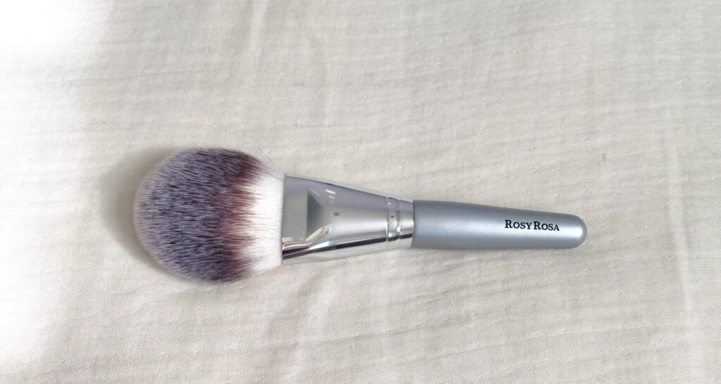 ROSY ROSAのパウダーファンブラシ