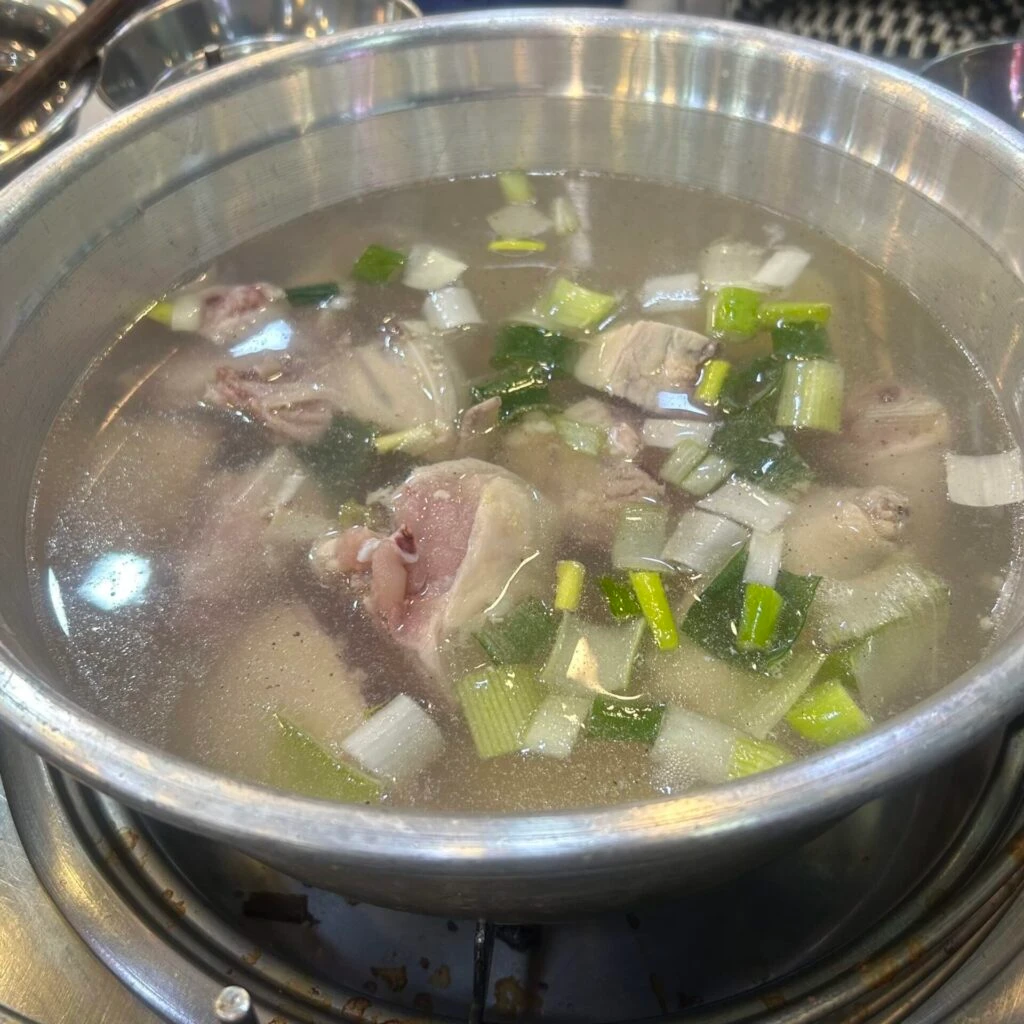 大学生エディターズ　東大門おすすめグルメ　「陳玉華ハルメ元祖タッカンマリ」のタッカンマリ