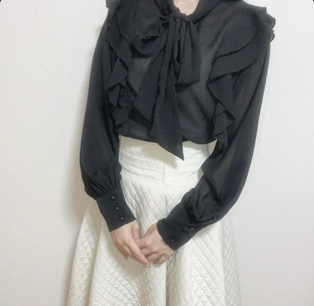 grl ボウタイブラウス
ロングスカート