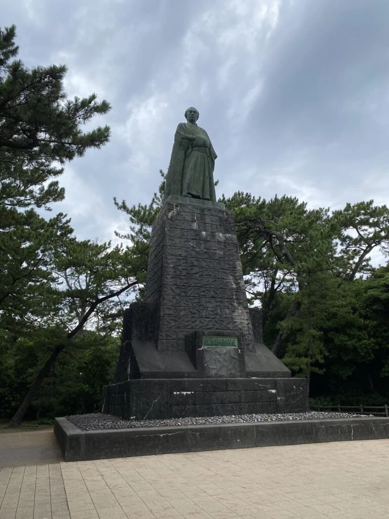 「坂本龍馬像」