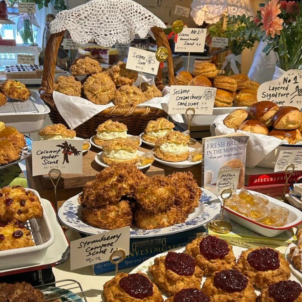 大学生エディターズ　延南洞おすすめグルメ　「CAFE LAYERED ヨンナム店」のケーキやスイーツ