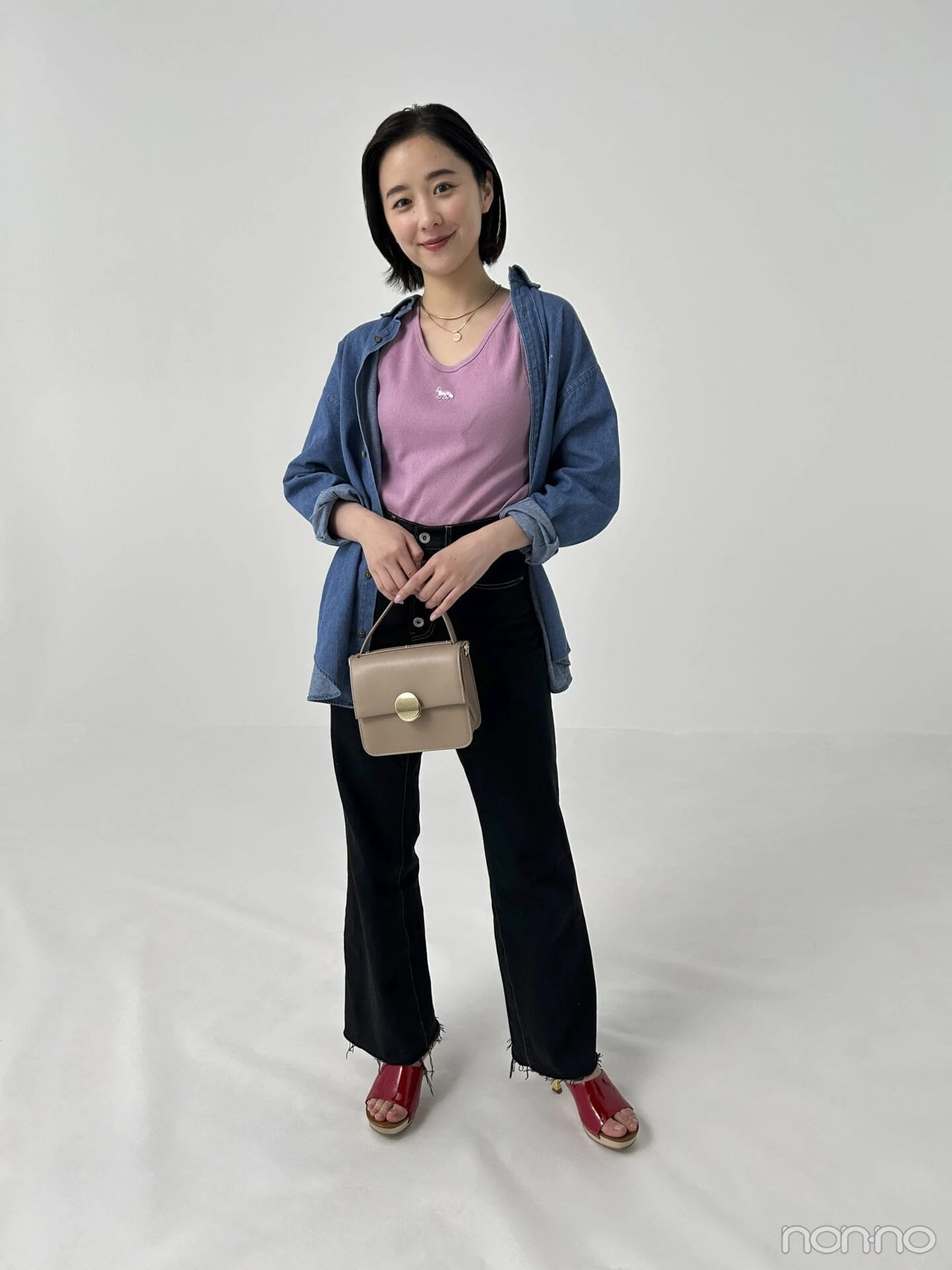 堀田真由の私服全身