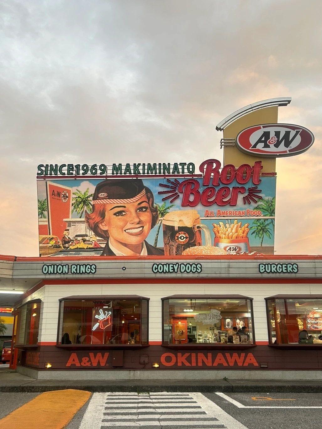 『A&W牧港店』
