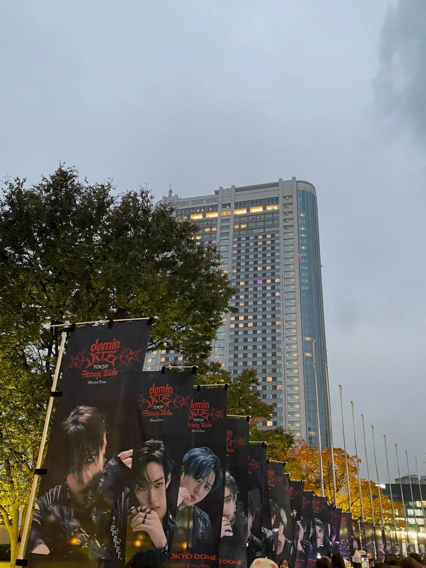 Stray Kids(スキズ)のワールドツアー〈dominATE〉東京ドームの前