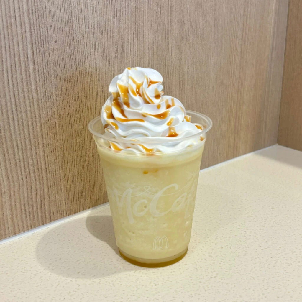 マックカフェ秋限定のアップルキャラメルフラッペ