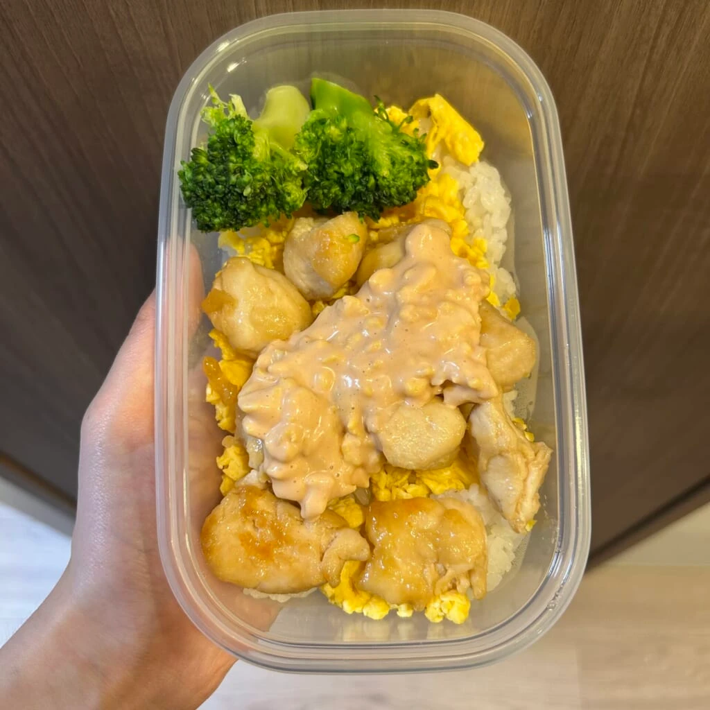 オーロラエッグソースをかけたささみの照り焼き弁当