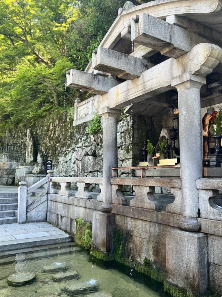音羽の滝〈otowa no taki〉