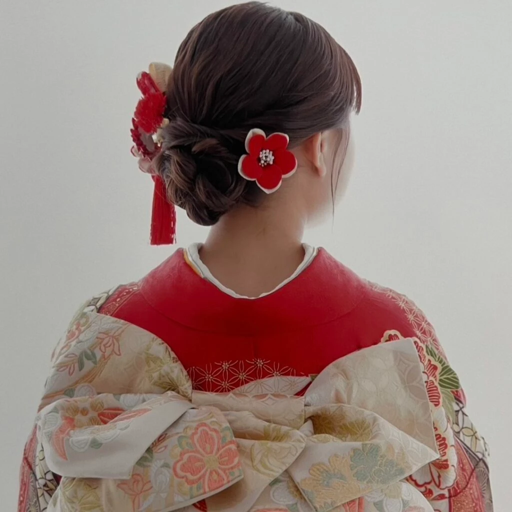 成人式 まとめ髪アレンジ 赤い振袖