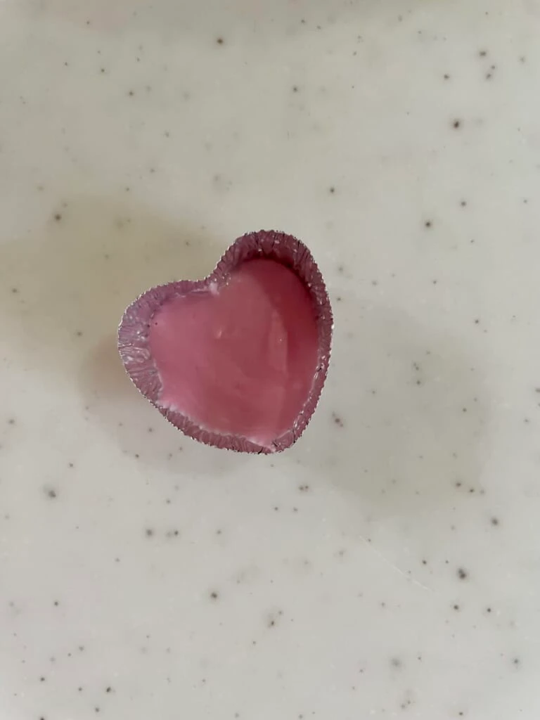 ならして、表面が平らになったチョコ