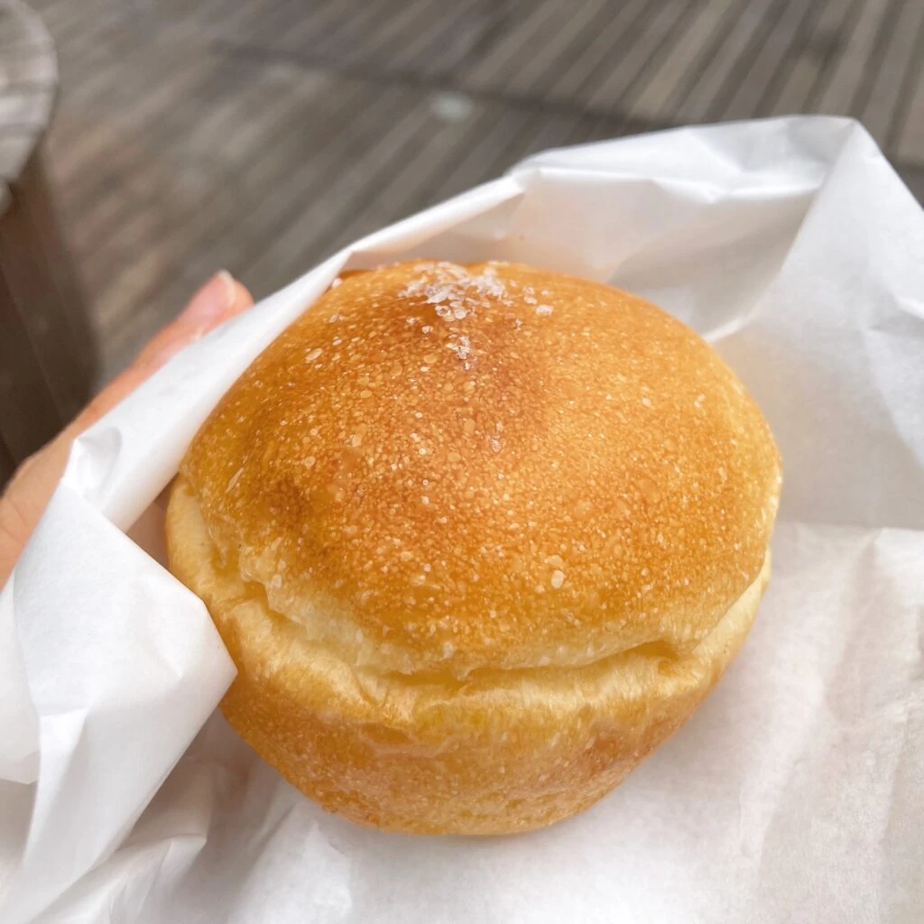 渋いちベーカリー、塩バターパン。