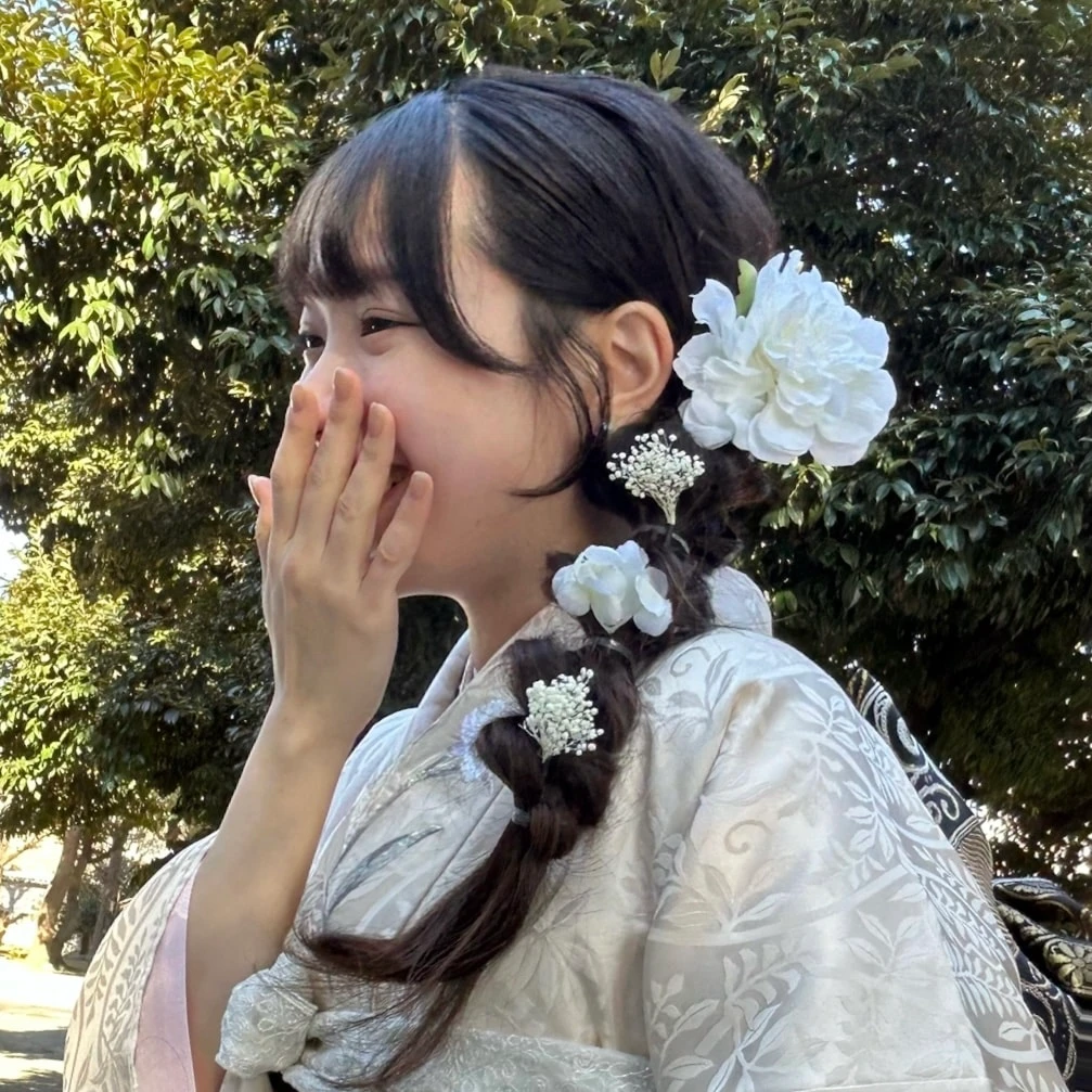 大学生エディターズの同窓会の髪型 サイド編み下ろし