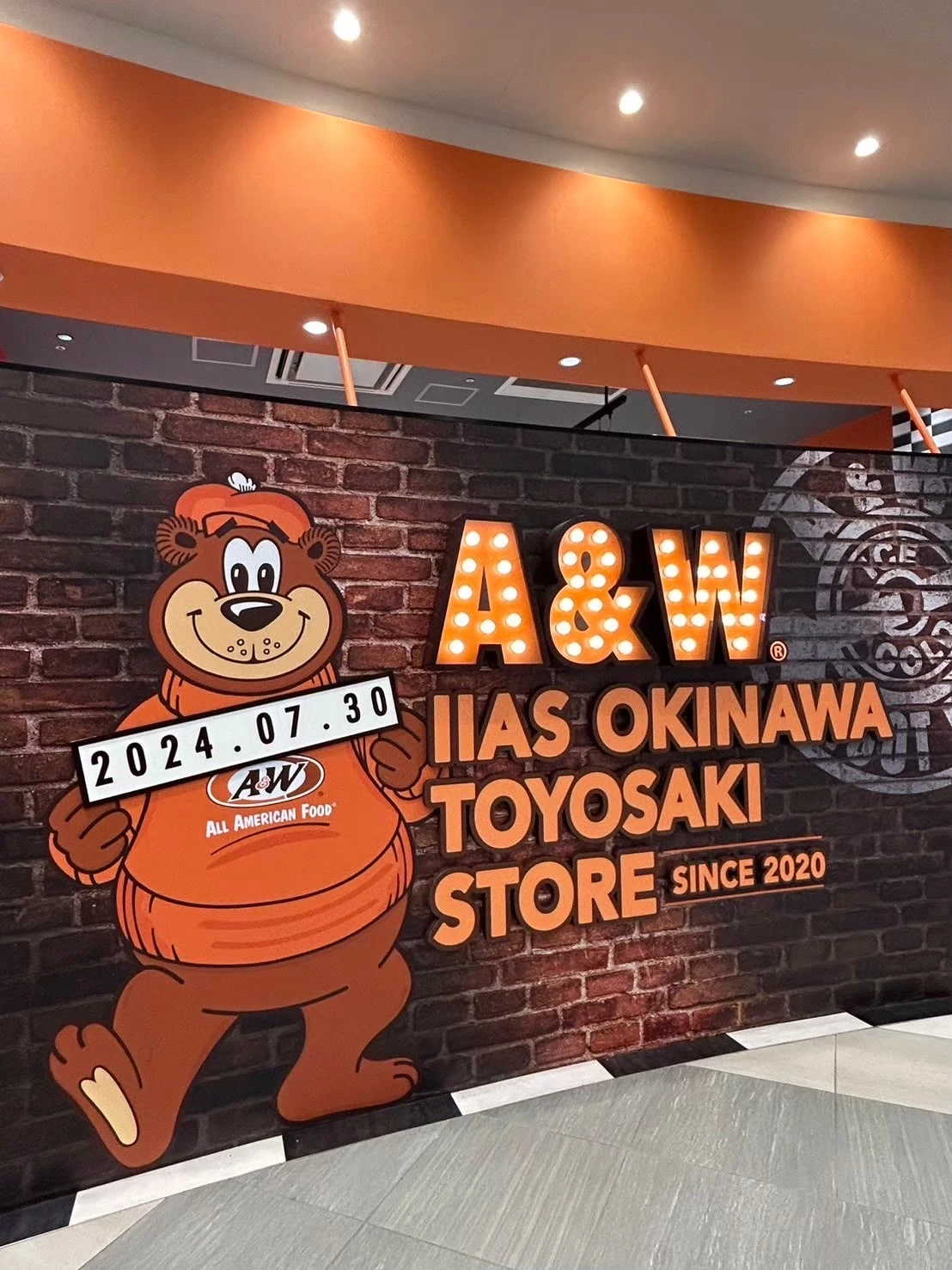 A&W イーアス沖縄豊崎店