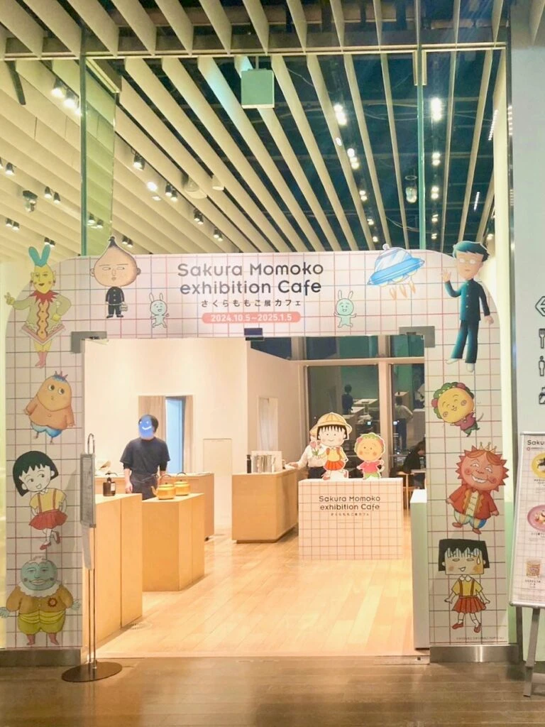 「さくらももこ展カフェ」入り口