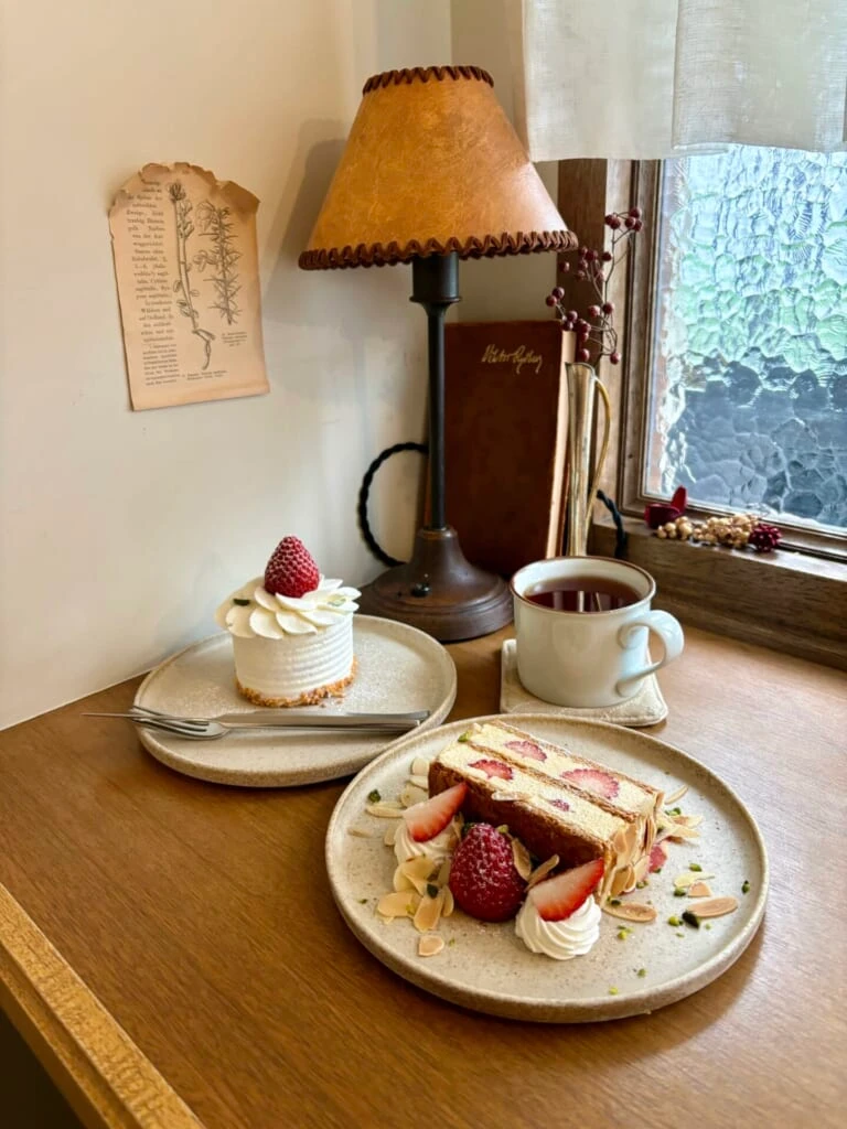 いちごのナポレオンパイ、いちごのショートケーキ、アールグレイ