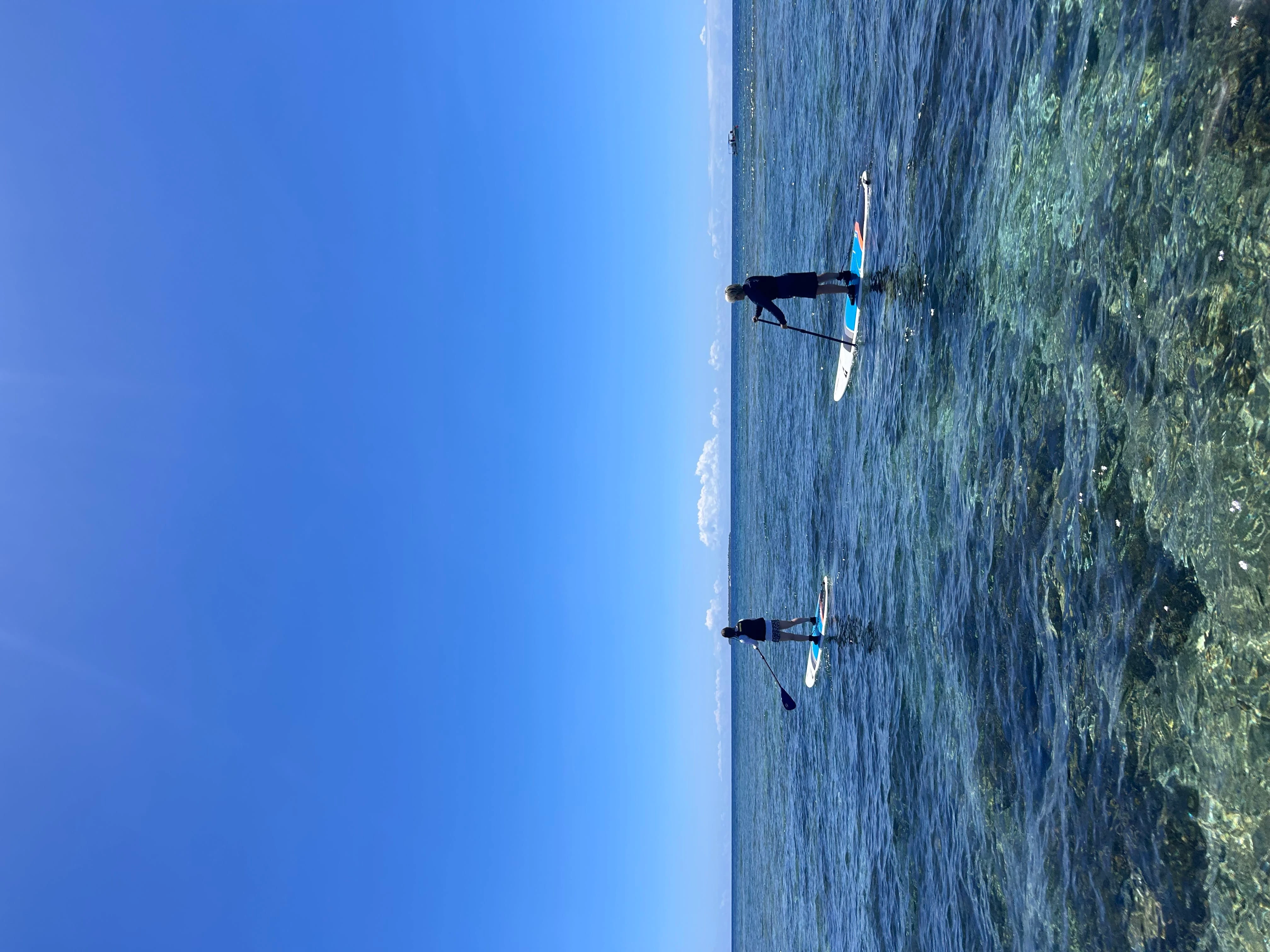 お友達と綺麗な空と海