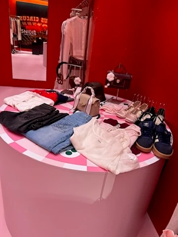 スナイデル青山店　１階 洋服