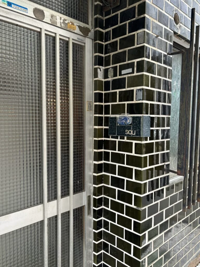 大阪カフェ「sou」の入口と表札