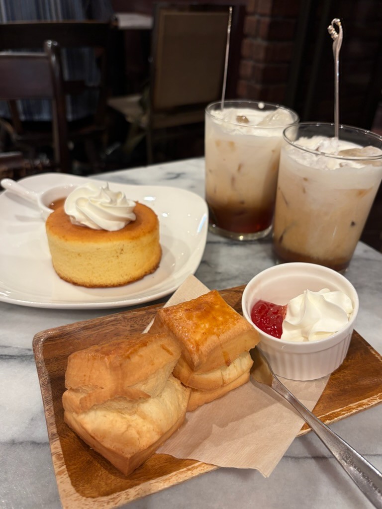 サモアールのスコーン、スフレ、ロイヤルミルクティー