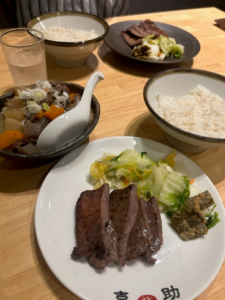 牛タンともつ煮
