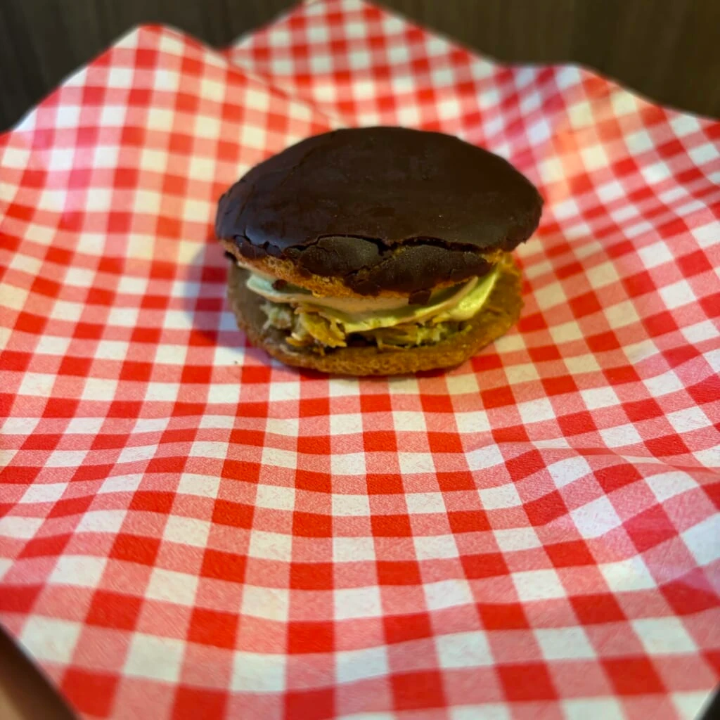 ローソンのドバイチョコ風サンドの全体