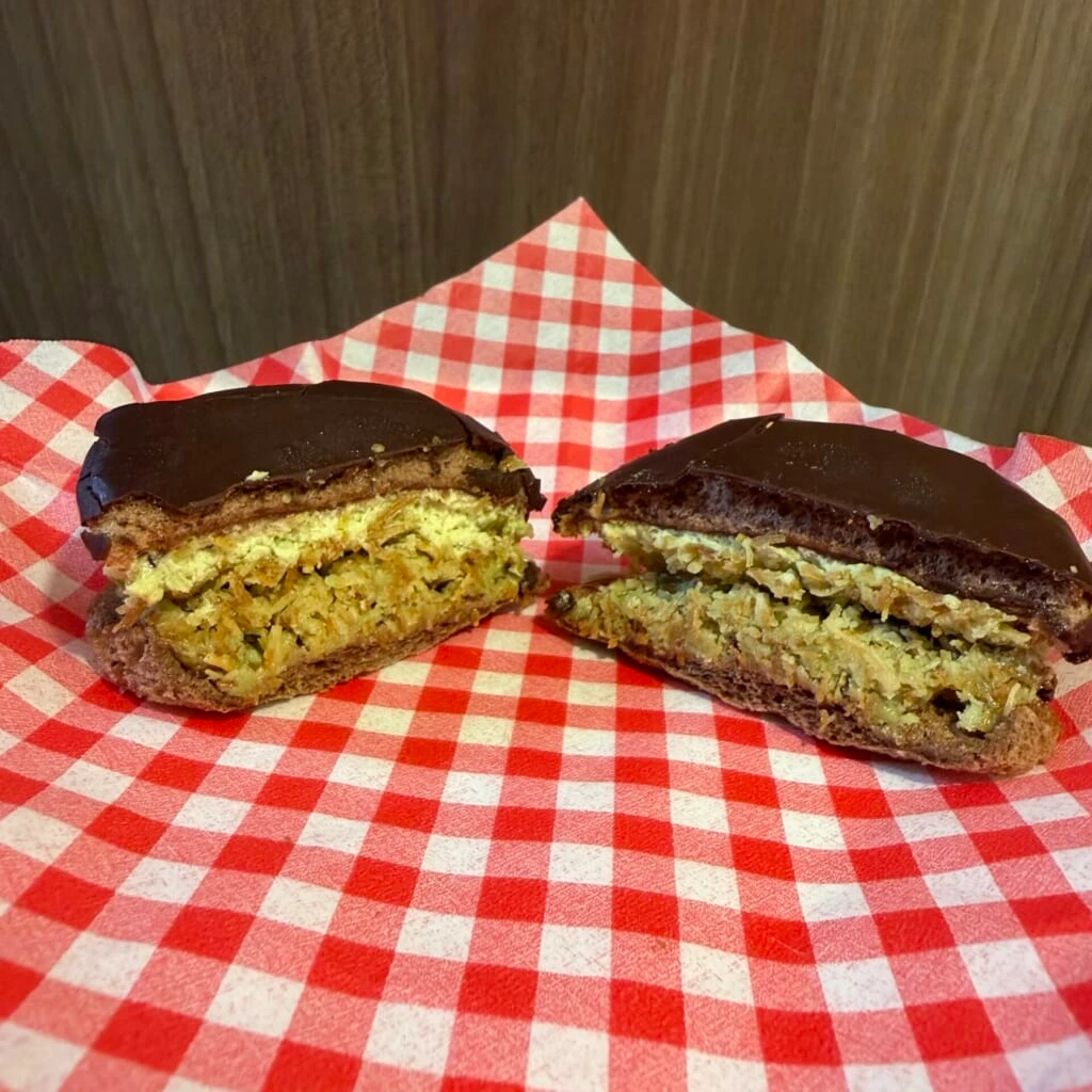 半分に切ったドバイチョコ風サンド