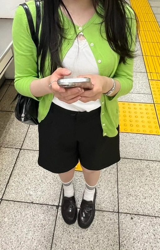 緑と黒のコーデ