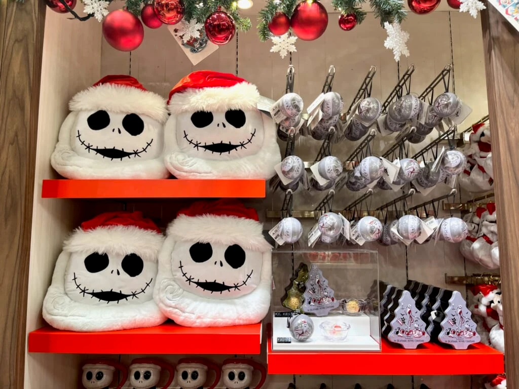 『ナイトメアー・ビフォア・クリスマス』をモチーフにしたクッション　お菓子