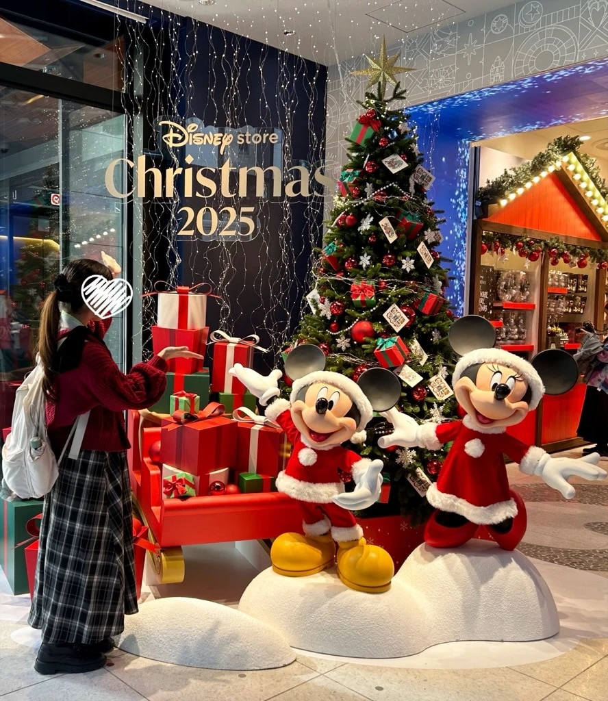 クリスマスツリーと写真撮影